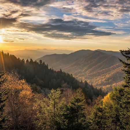 Great Expectations, 3 Bedrooms, Fireplace, Pool Table, Hot Tub, Sleeps 10 Gatlinburg Buitenkant foto