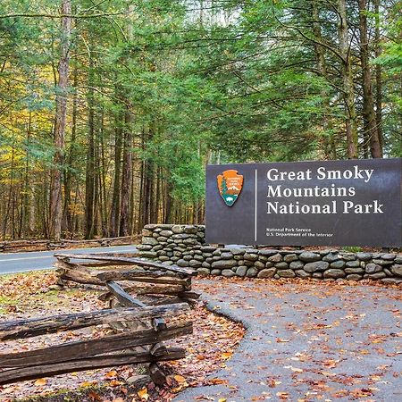 Great Expectations, 3 Bedrooms, Fireplace, Pool Table, Hot Tub, Sleeps 10 Gatlinburg Buitenkant foto