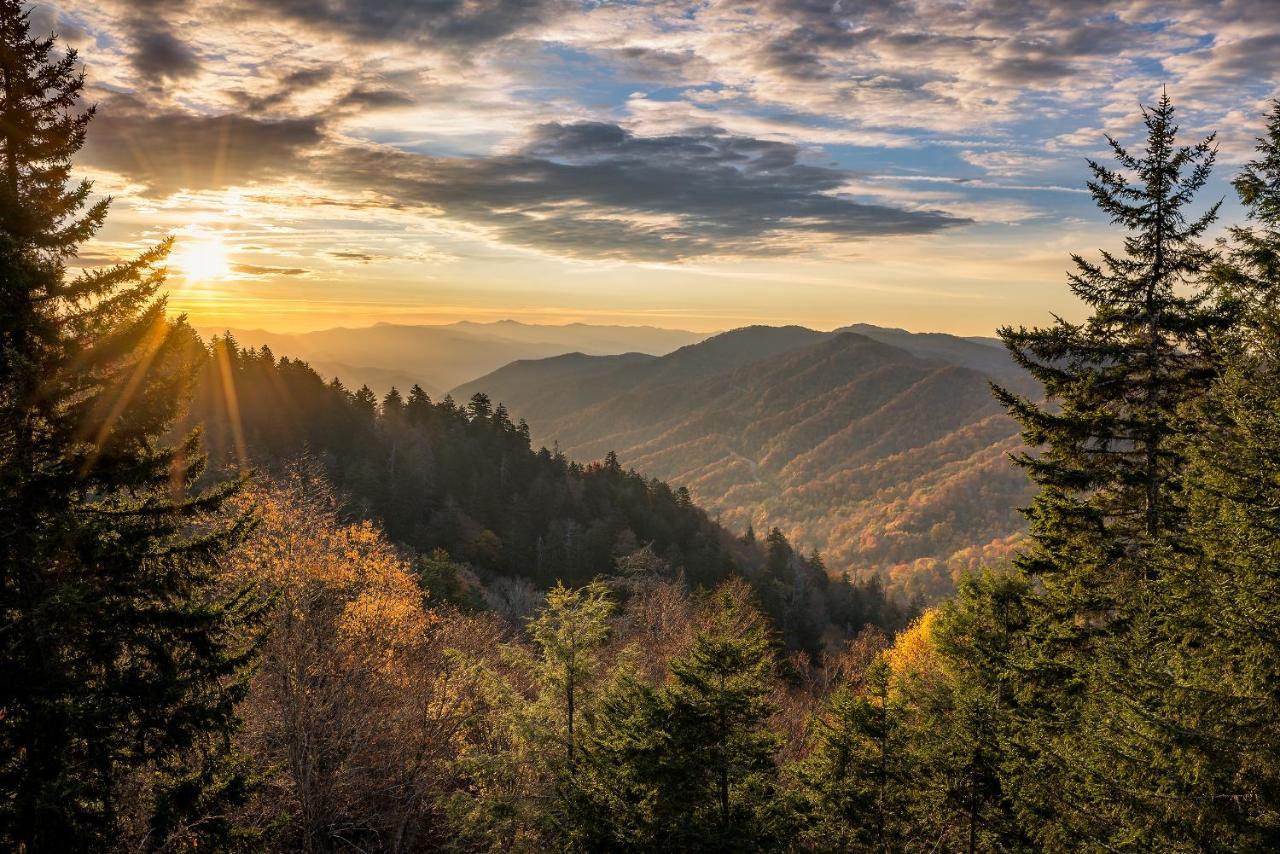 Great Expectations, 3 Bedrooms, Fireplace, Pool Table, Hot Tub, Sleeps 10 Gatlinburg Buitenkant foto